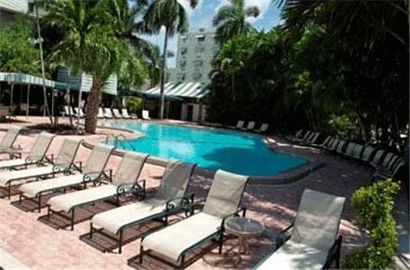 Riverside Hotel pool