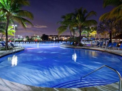 Crowne Plaza Hollywood Beach Resort Pool 