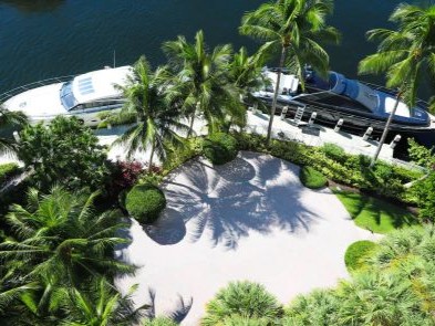 Riverside Hotel Boat Dockage 