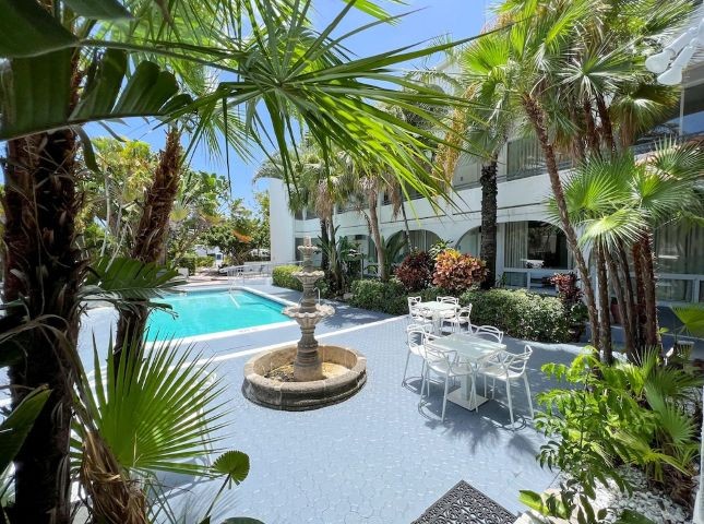 Shopping Hotels | Tropi Rock Pool 2 645 480 Tropi Rock Pool Fort Lauderdale