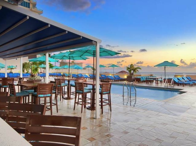 Shopping Hotels | Marriott BeachPlace Poolside Bar 645 480 Marriott BeachPlace Poolside Bar