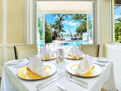 Pillars Hotel And Club Dining