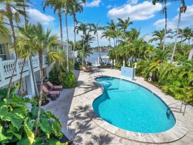 Pillars Hotel And Club Pool