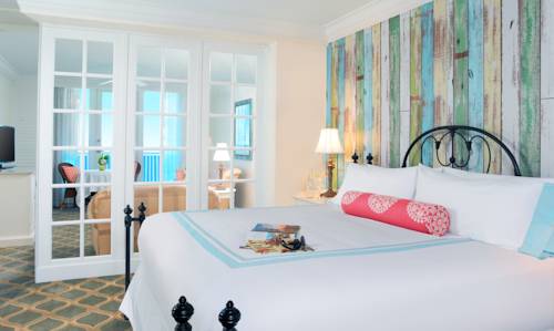 pelican-grand-beach-resort-noble-house-resort-bedroom
